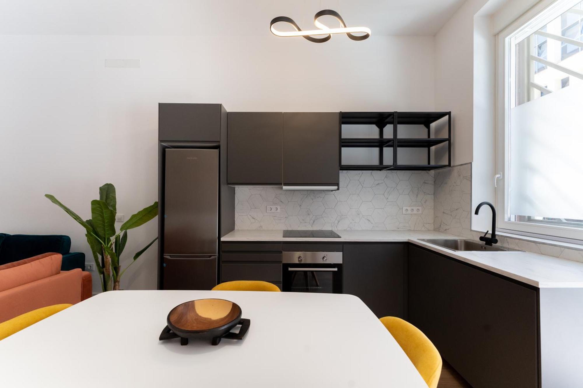 Luxe Apartment Madrid North — Photos 3